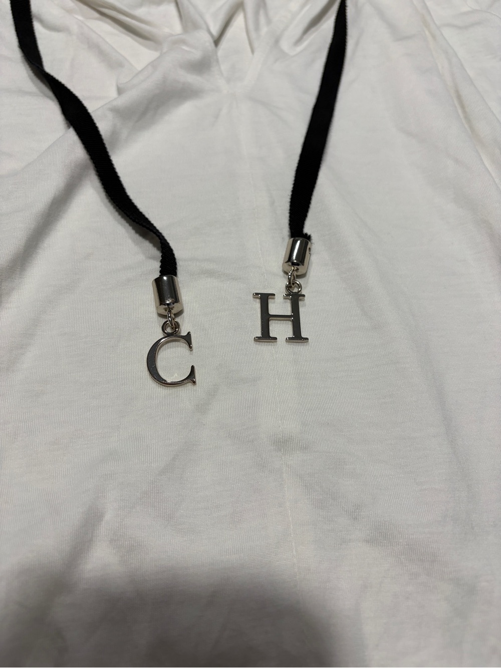 Carolina Herrera White Blouse with Red Logo Tag - Picture 5 of 6